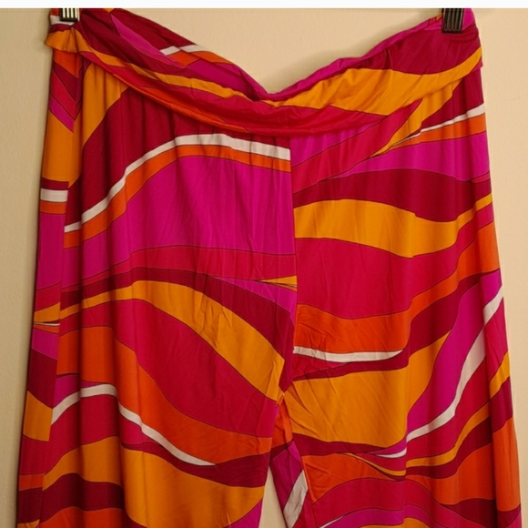 NEW TRINA TURK  vivid Viata spa  and swim collection size L - Picture 9 of 12